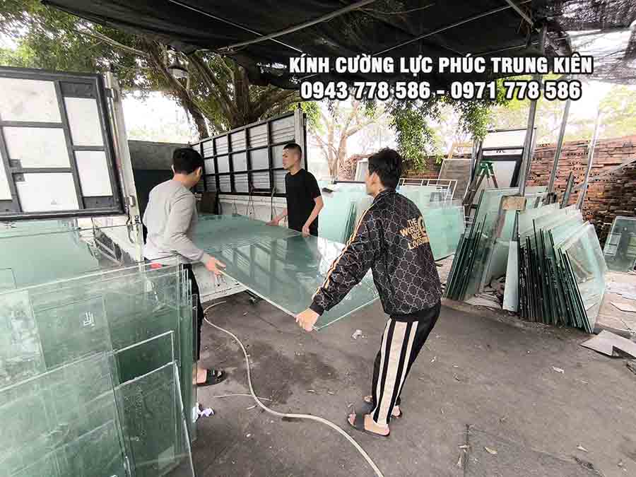 van-chuyen-kinh-vuot-kho